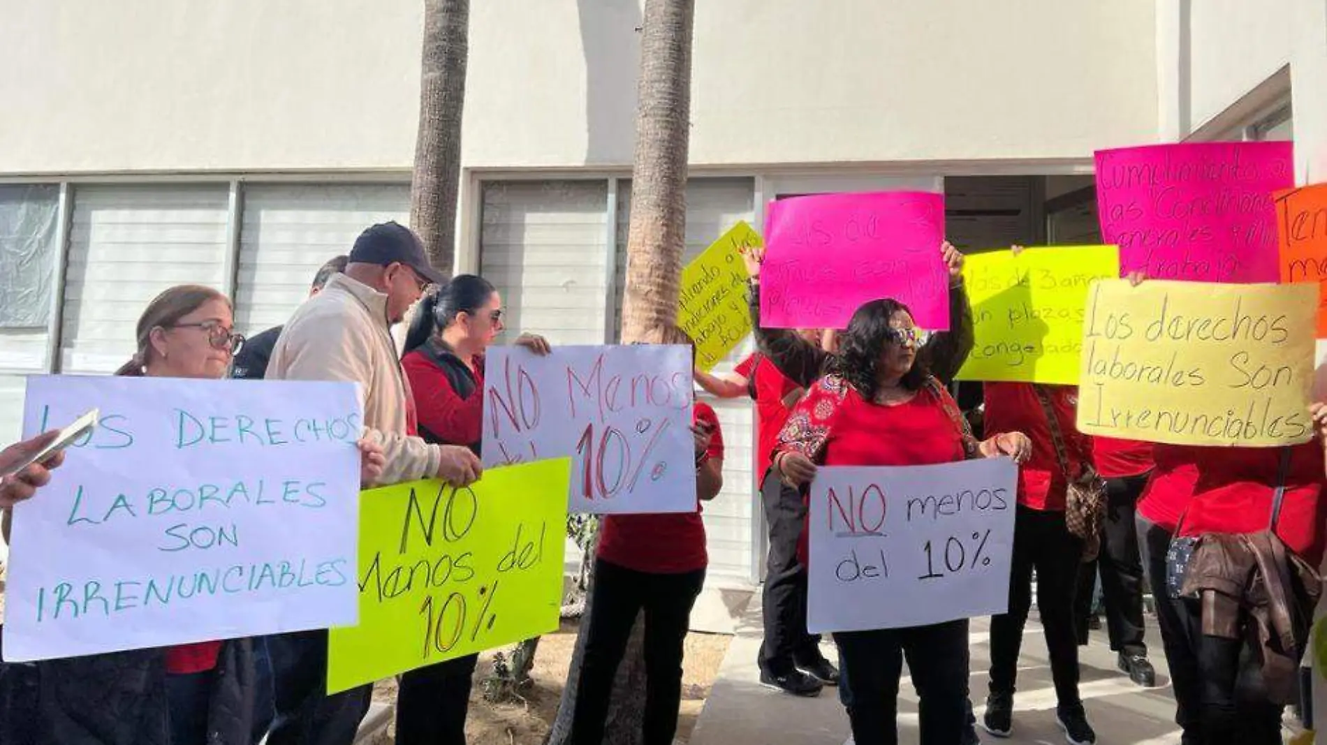 protestan burocratas en los cabos